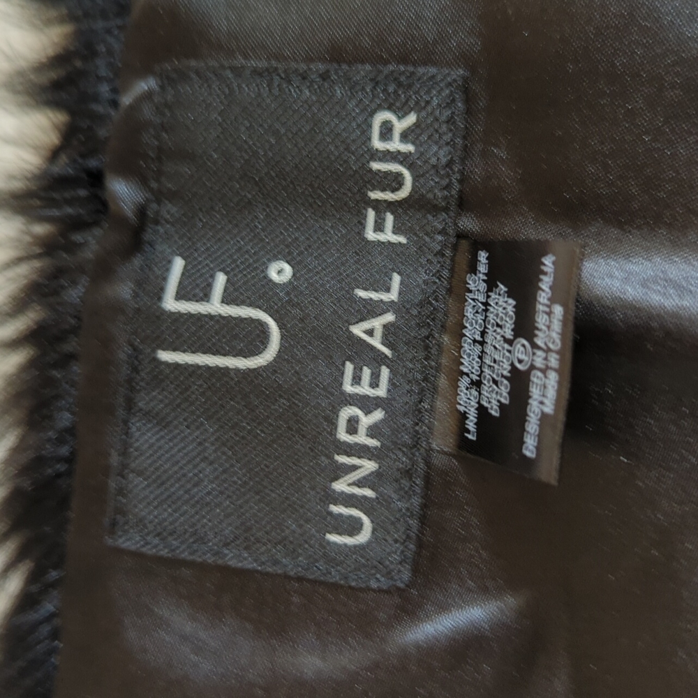 Unreal Fur Faux Stole - Picture 15 of 16